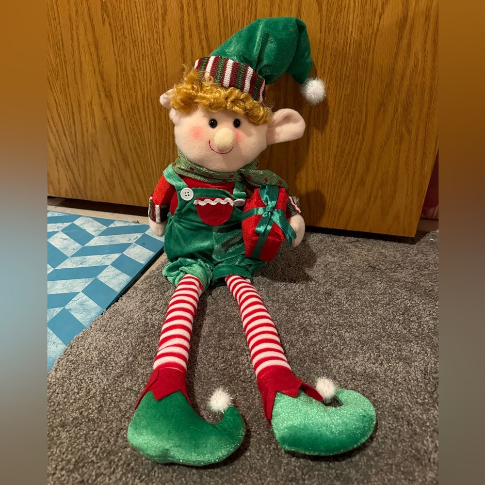Stuffed Elf Sitter